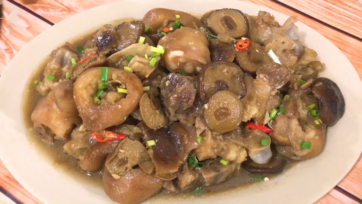 Cách làm giò heo kho nấm đông cô thơm ngon, đậm đà đưa cơm