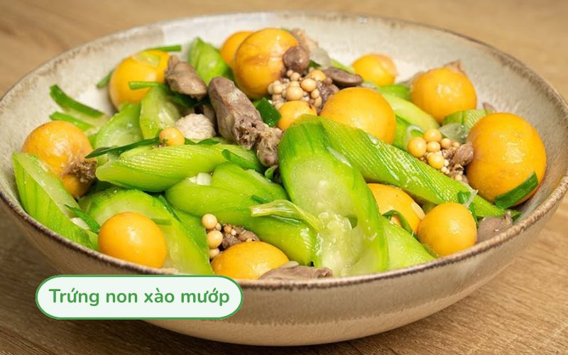 Món trứng non xào mướp xanh mướt, trứng mềm ngậy