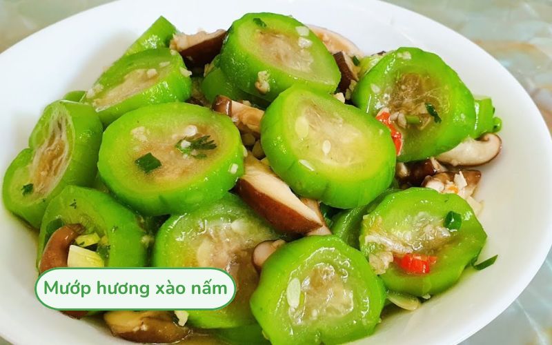 Món mướp hương xào nấm xanh mướt, nấm vàng mềm